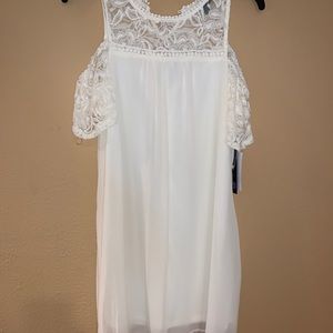 White off the should sleeves & lace detail dress